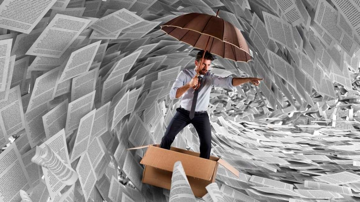 креативная концепция. комплексы человека. девушки мечты. рост по карьерной лестнице. вверх по карьерной лестнице.